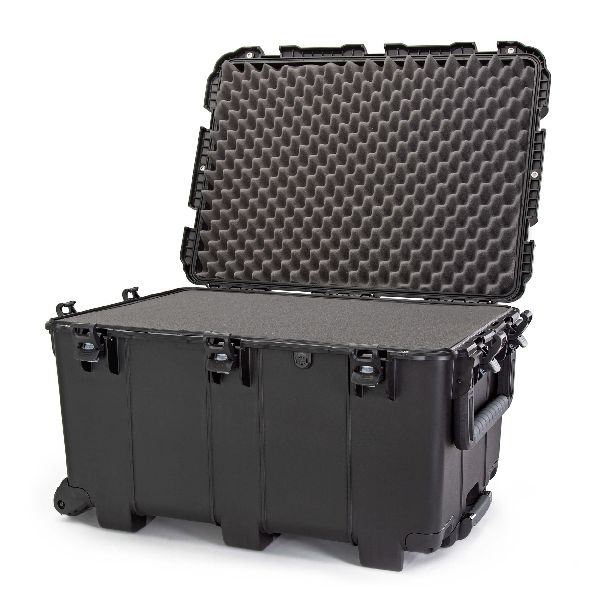 Case Nanuk 975 Black with Retractable Handle, Wheels & Cubed Foam